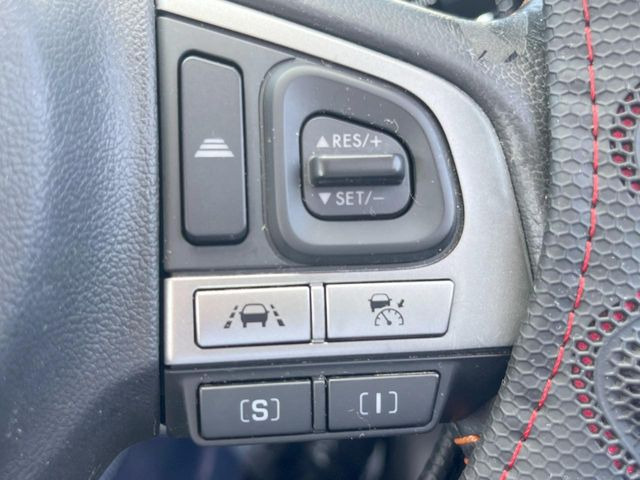 【アイサイトVer3】前方の車両等を検知し、衝突しそうな時は警報で注意を促し、ブレーキを踏む力をサポート。ブレーキを踏めなかった場合は衝突被害軽減ブレーキが作動、衝突回避をサポートします。