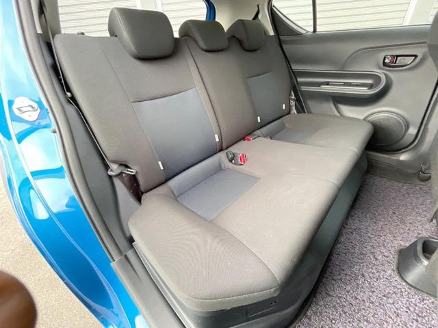 �R���p�N�g�J�[�ł����A�Z�J���h�V�[�g�͏\���ȍL����������K�ɂ���肢�������܂���V�[�g��|���đ傫�ȉו���ς񂾂�ƁA�p�r�̕����L��1��ł��B
