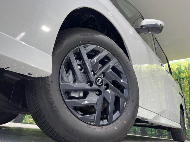�y����16�C���`�A���~�z�C�[���z�O�ςɃ}�b�`���������A���~�z�C�[���𑕒����Ă���܂��B�e��ЊO�A���~�z�C�[����A�X�^�b�h���X�^�C�����戵�����Ă���܂��B���񂲑��k����������