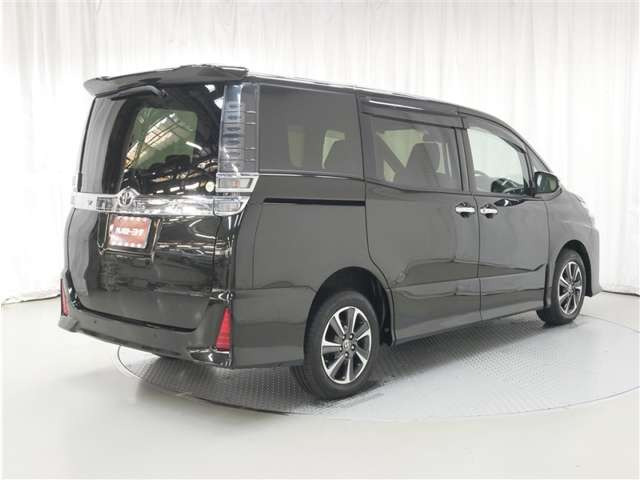 ヴォクシー2.0 ZS 煌III 4WD