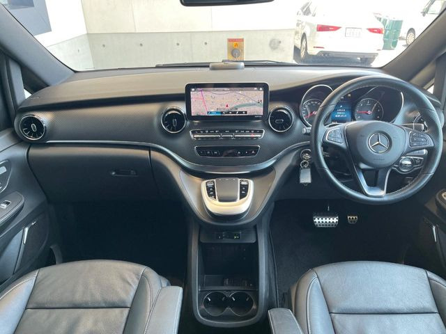 VクラスV220d アバンギャルド ロング AMGライン
