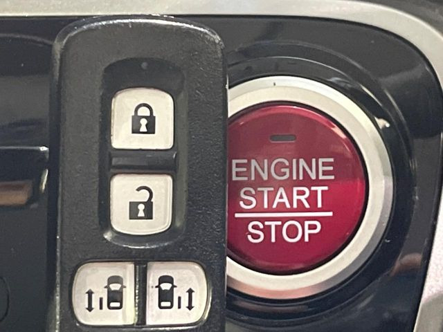 �yHonda�X�}�[�g�L�[�z�J�o����|�P�b�g�ɓ��ꂽ�܂܂ł��h�A�̎{���E�������\�ȃX�}�[�g�L�[�𑕔��B�G���W���̃I���E�I�t�����J�M�����o���K�v����������Ƃ��Ă��֗��ł���