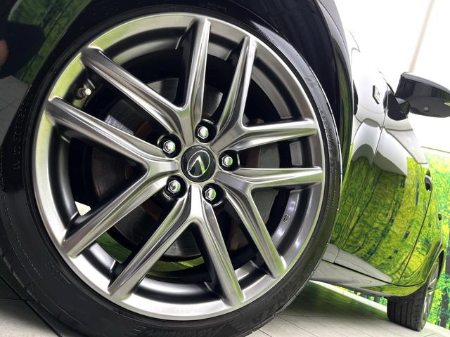 �y����18�C���`�A���~�z�C�[���z�O�ςɃ}�b�`���������A���~�z�C�[���𑕒����Ă���܂��B�e��ЊO�A���~�z�C�[����A�X�^�b�h���X�^�C�����戵�����Ă���܂��B���񂲑��k����������