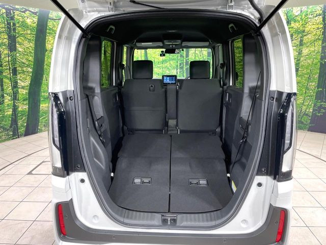 普段のお買い物や通勤、送迎等に十分な荷室スペースを確保しております。セカンドシートを倒すと、大きな荷物の積載も可能です♪