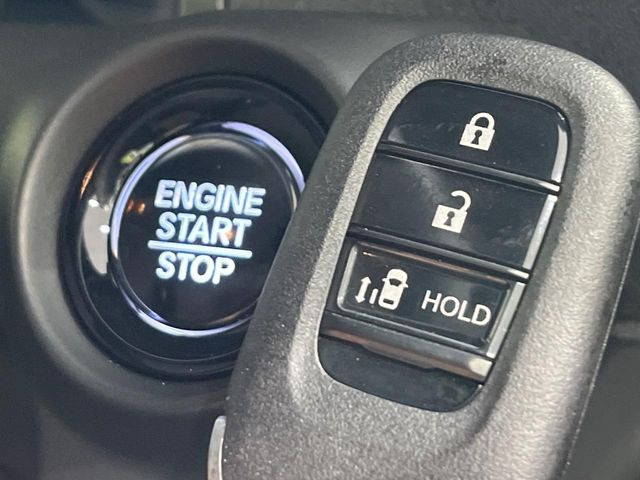 �yHonda�X�}�[�g�L�[�z�J�o����|�P�b�g�ɓ��ꂽ�܂܂ł��h�A�̎{���E�������\�ȃX�}�[�g�L�[�𑕔��B�G���W���̃I���E�I�t�����J�M�����o���K�v����������Ƃ��Ă��֗��ł���