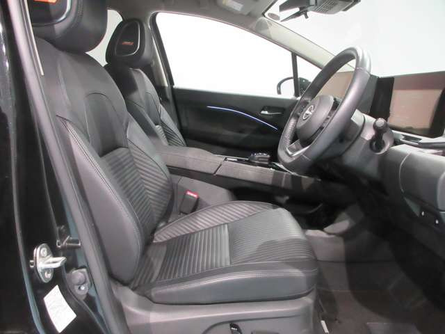 ノートオーラ1.2 G FOUR レザーエディション 4WD