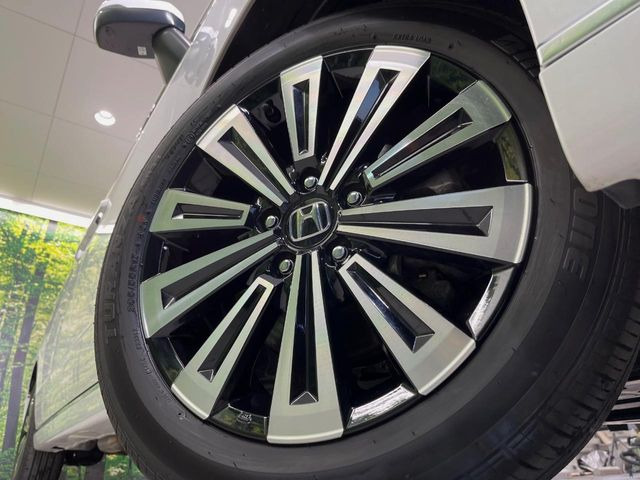 �y����17�C���`�A���~�z�C�[���z�O�ςɃ}�b�`���������A���~�z�C�[���𑕒����Ă���܂��B�e��ЊO�A���~�z�C�[����A�X�^�b�h���X�^�C�����戵�����Ă���܂��B���񂲑��k����������