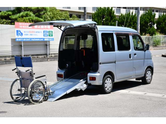 ハイゼットカーゴスローパー SAIII リヤシートレス仕様 折り畳み補助シート付き