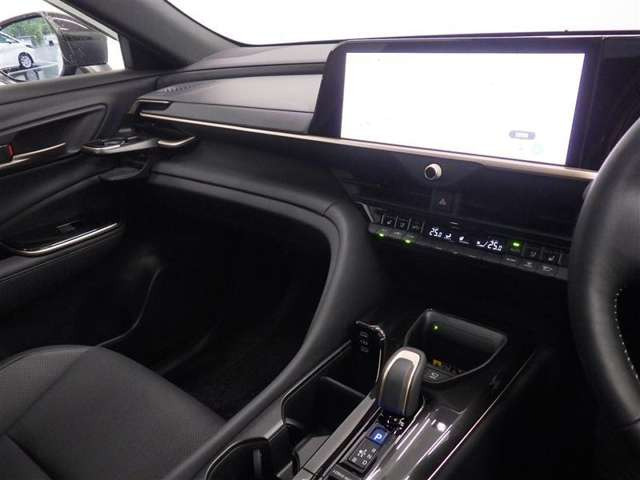 クラウンスポーツ2.5 Z E-Four 4WD