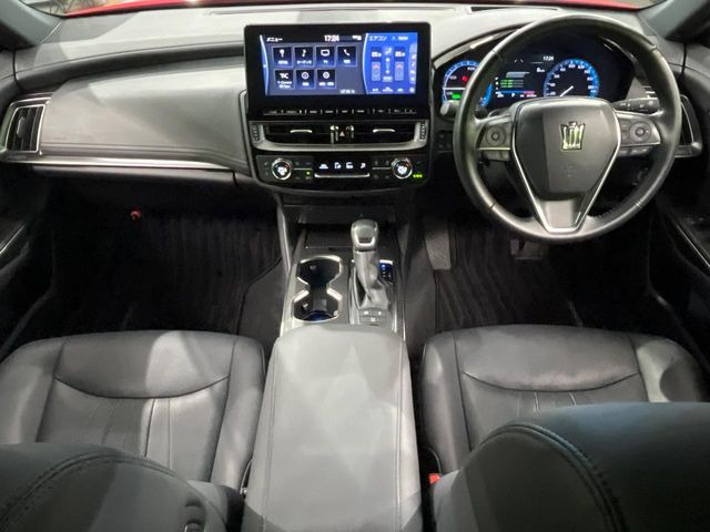 クラウンハイブリッド 2.5 RS アドバンス Four 4WD