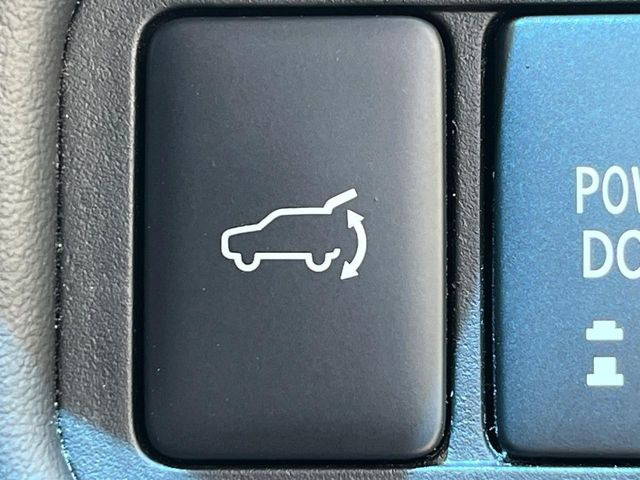 【パワーバックドア】スマートキーや運転席のボタンを押すだけでリアゲートが自動で開閉します!荷物を持っている時や、高い位置にあるバックドアを閉める際に便利な機能です♪