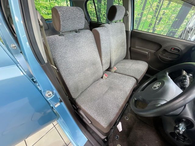 運転席シート廻りは使用感も少なく、良好な状態となっています。丁寧に使われていたことがよくわかりますね。