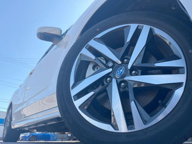 �y����17�C���`�A���~�z�C�[���z�O�ςɃ}�b�`���������A���~�z�C�[���𑕒����Ă���܂��B�e��ЊO�A���~�z�C�[����A�X�^�b�h���X�^�C�����戵�����Ă���܂��B���񂲑��k����������