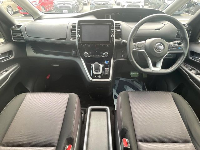 セレナ1.2 e-POWER ハイウェイスターV