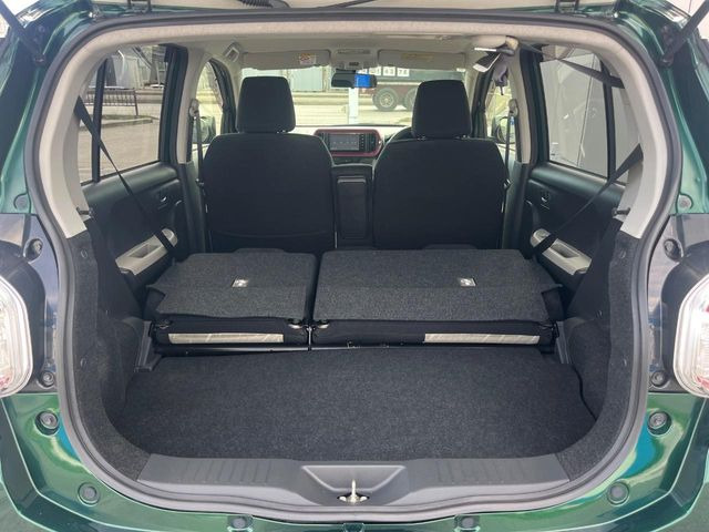 積み下ろしのしやすいデッキにはたっぷりと荷物を積み込んでいただけます。遊びから仕事まで、様々なシーンで頼れます♪