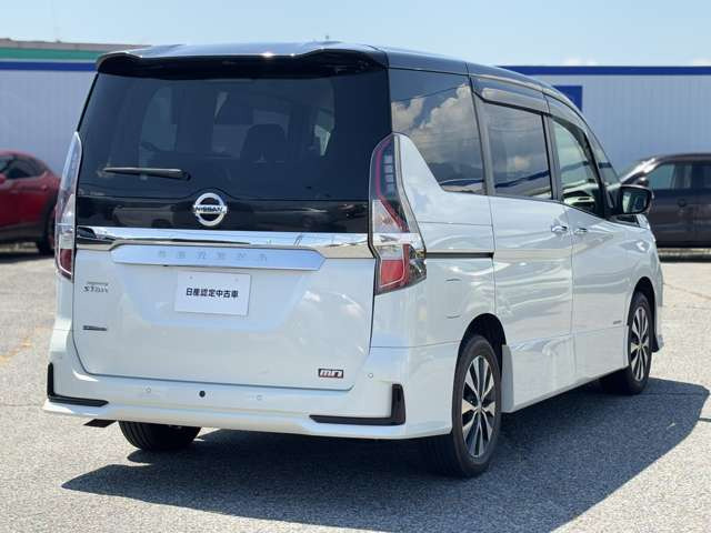 セレナ2.0 ハイウェイスターV 4WD