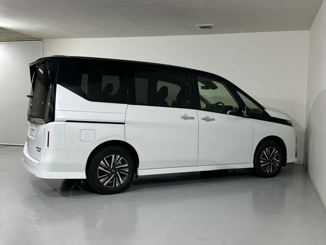 セレナ1.4 e-4ORCE ハイウェイスターV 4WD