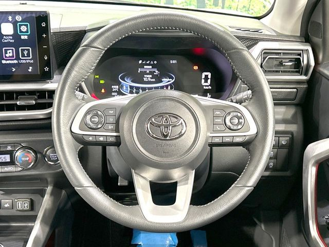 【レーダークルーズコントロール】高速道路での長距離走行が楽に!!自動で速度を保つクルーズコントロールが、衝突軽減システムと連携し、前方の車両を感知して車間を保つように速度調節してくれます!!