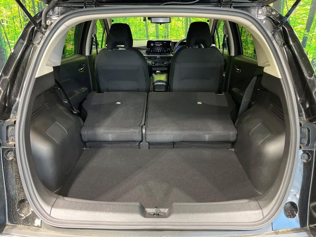 普段のお買い物や通勤、送迎等に十分な荷室スペースを確保しております。セカンドシートを倒すと、大きな荷物の積載も可能です♪