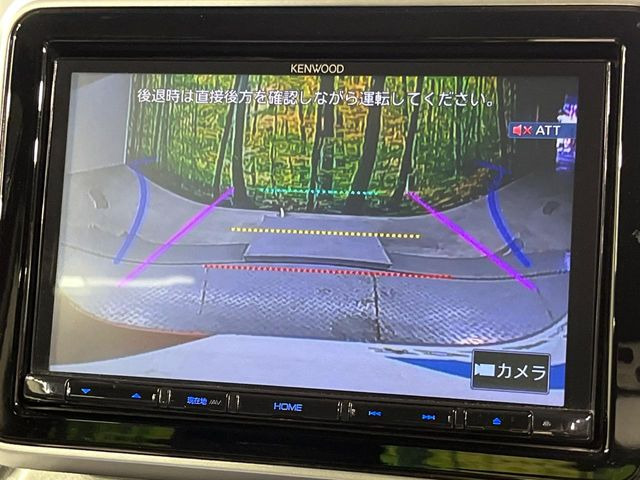 【バックカメラ】駐車時に後方がリアルタイム映像で確認できます。大型商業施設や立体駐車場での駐車時や、夜間のバック時に大活躍!運転スキルに関わらず、今や必須となった装備のひとつです!