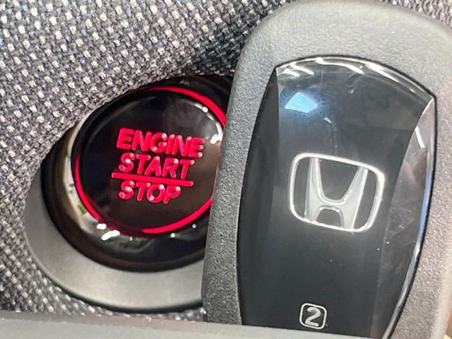 �yHonda�X�}�[�g�L�[�z�J�o����|�P�b�g�ɓ��ꂽ�܂܂ł��h�A�̎{���E�������\�ȃX�}�[�g�L�[�𑕔��B�G���W���̃I���E�I�t�����J�M�����o���K�v����������Ƃ��Ă��֗��ł���