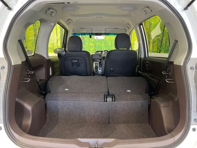 ���i�̂���������ʋ΁A���}���ɏ\���ȉ׎��X�y�[�X���m�ۂ��Ă���܂��B�Z�J���h�V�[�g��|���ƁA�傫�ȉו��̐ύڂ��\�ł���