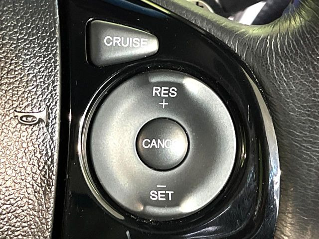【クルーズコントロール】高速道路もラクラク走行。アクセルを離しても一定速度で走行ができ、長距離運転時の負担を軽減!加速・減速も簡単なスイッチ操作で調整できます。