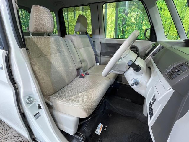 運転席シート廻りは使用感も少なく、良好な状態となっています。丁寧に使われていたことがよくわかりますね。