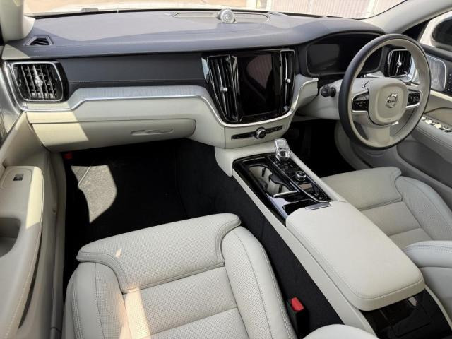 V60ウルトラ T6  AWD プラグインハイブリッド 4WD