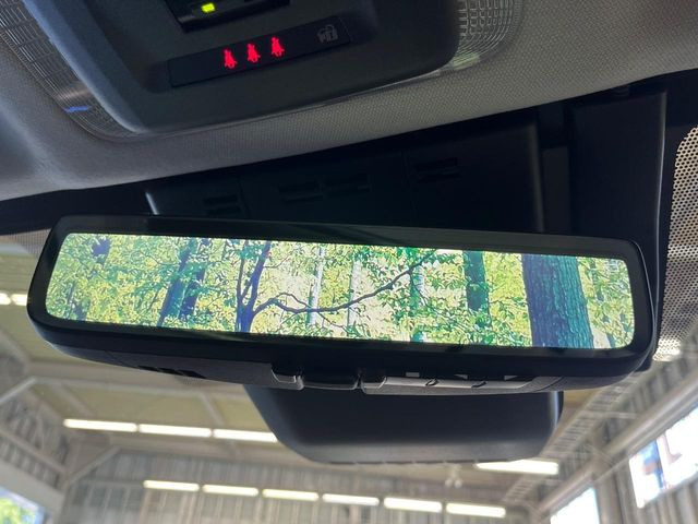 【デジタルインナーミラー】後席の大きな荷物や同乗者で後方が確認しづらい時でも安心!カメラが撮影した車両後方の映像をルームミラー内に表示。クリアな視界で状況の確認が可能です!