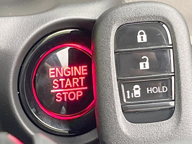 �yHonda�X�}�[�g�L�[�z�J�o����|�P�b�g�ɓ��ꂽ�܂܂ł��h�A�̎{���E�������\�ȃX�}�[�g�L�[�𑕔��B�G���W���̃I���E�I�t�����J�M�����o���K�v����������Ƃ��Ă��֗��ł���