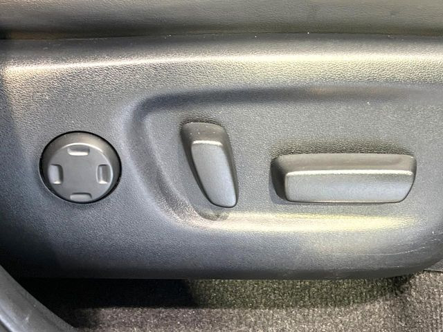 【パワーシート】スイッチ一つで簡単にシートの微調整が可能!電動だから力もいりません!快適なシートポジションにセットして、快適なドライブをお楽しみください。