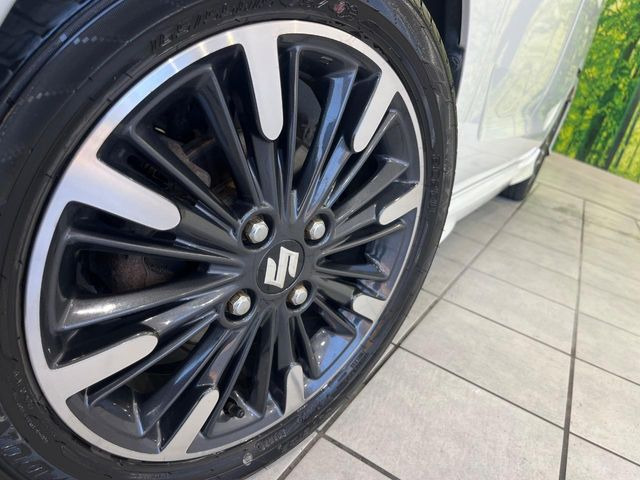 �y����15�C���`�A���~�z�C�[���z�O�ςɃ}�b�`���������A���~�z�C�[���𑕒����Ă���܂��B�e��ЊO�A���~�z�C�[����A�X�^�b�h���X�^�C�����戵�����Ă���܂��B���񂲑��k����������