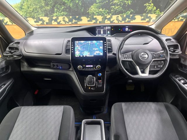 セレナ1.2 e-POWER ハイウェイスターV