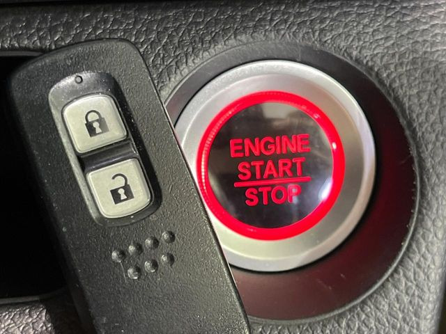 �yHonda�X�}�[�g�L�[�z�J�o����|�P�b�g�ɓ��ꂽ�܂܂ł��h�A�̎{���E�������\�ȃX�}�[�g�L�[�𑕔��B�G���W���̃I���E�I�t�����J�M�����o���K�v����������Ƃ��Ă��֗��ł���