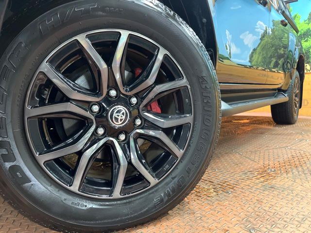 �y�����A���~�z�C�[���z�O�ςɃ}�b�`���������A���~�z�C�[���𑕒����Ă���܂��B�e��ЊO�A���~�z�C�[����A�X�^�b�h���X�^�C�����戵�����Ă���܂��B���񂲑��k����������