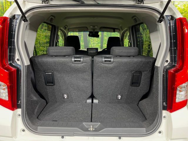 ���i�̂���������ʋ΁A���}���ɏ\���ȉ׎��X�y�[�X���m�ۂ��Ă���܂��B�Z�J���h�V�[�g��|���ƁA�傫�ȉו��̐ύڂ��\�ł���