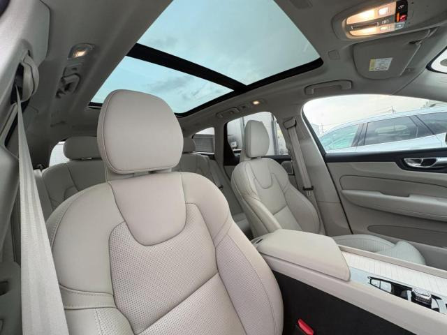 XC60ウルトラ T6 AWD プラグイン ハイブリッド 4WD