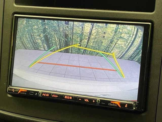 【バックカメラ】駐車時に後方がリアルタイム映像で確認できます。大型商業施設や立体駐車場での駐車時や、夜間のバック時に大活躍!運転スキルに関わらず、今や必須となった装備のひとつです!