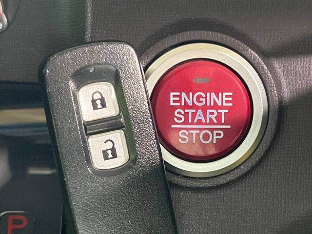 �yHonda�X�}�[�g�L�[�z�J�o����|�P�b�g�ɓ��ꂽ�܂܂ł��h�A�̎{���E�������\�ȃX�}�[�g�L�[�𑕔��B�G���W���̃I���E�I�t�����J�M�����o���K�v����������Ƃ��Ă��֗��ł���