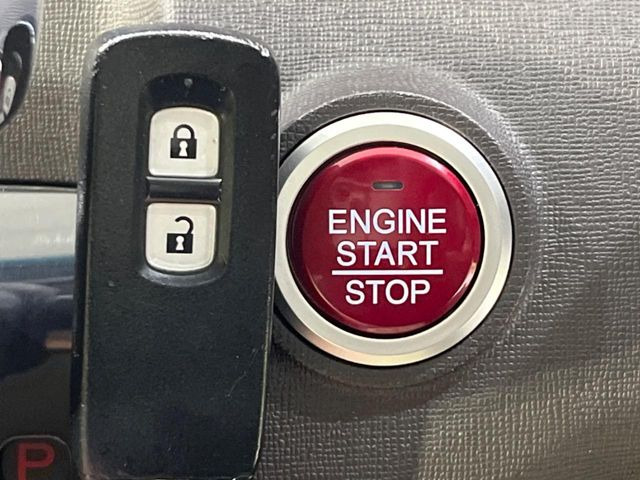 �yHonda�X�}�[�g�L�[�z�J�o����|�P�b�g�ɓ��ꂽ�܂܂ł��h�A�̎{���E�������\�ȃX�}�[�g�L�[�𑕔��B�G���W���̃I���E�I�t�����J�M�����o���K�v����������Ƃ��Ă��֗��ł���