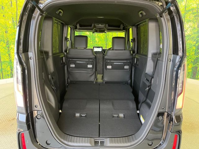 普段のお買い物や通勤、送迎等に十分な荷室スペースを確保しております。セカンドシートを倒すと、大きな荷物の積載も可能です♪