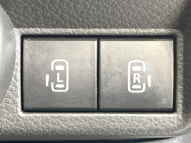 【両側パワースライドドア】スマートキーや運転席のスイッチで後席両側スライドドアの開閉が可能♪電動だから力を入れてドアを開ける必要が無く、小さなお子様でも簡単に開け閉めでき快適です♪