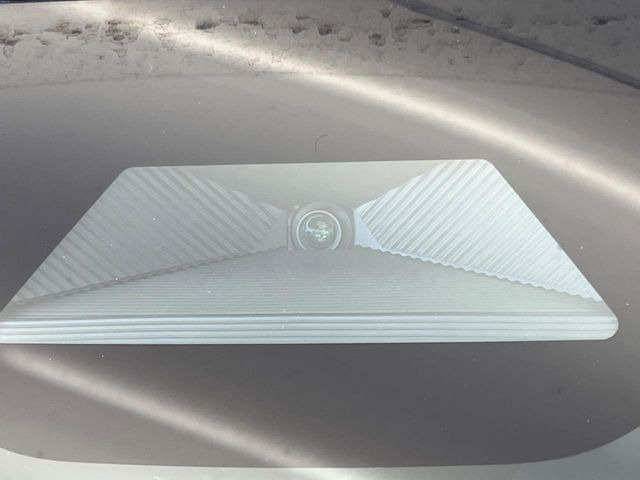 【ホンダセンシング】走行中に前方の車両等を認識し、衝突しそうな時は警報とブレーキで衝突回避と被害軽減をアシスト。より安全にドライブをお楽しみいただけます。