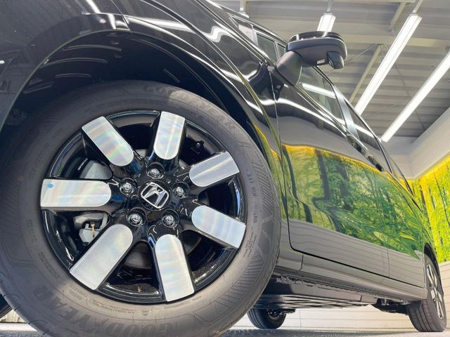 �y����15�C���`�A���~�z�C�[���z�O�ςɃ}�b�`���������A���~�z�C�[���𑕒����Ă���܂��B�e��ЊO�A���~�z�C�[����A�X�^�b�h���X�^�C�����戵�����Ă���܂��B���񂲑��k����������