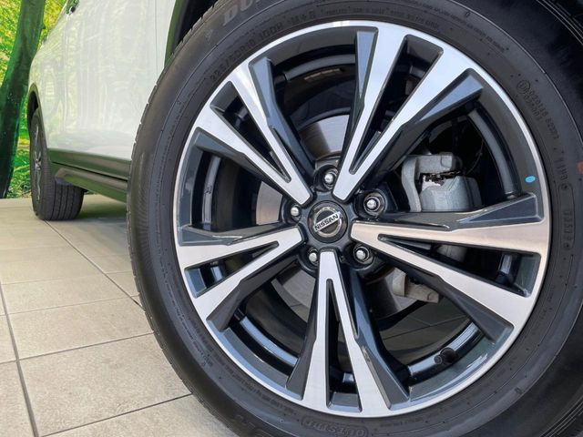 �y����18�C���`�A���~�z�C�[���z�O�ςɃ}�b�`���������A���~�z�C�[���𑕒����Ă���܂��B�e��ЊO�A���~�z�C�[����A�X�^�b�h���X�^�C�����戵�����Ă���܂��B���񂲑��k����������