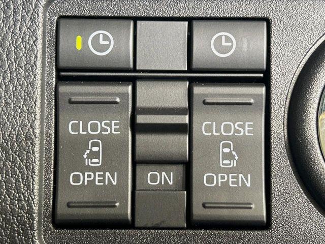 【両側パワースライドドア】スマートキーや運転席のスイッチで後席両側スライドドアの開閉が可能♪電動だから力を入れてドアを開ける必要が無く、小さなお子様でも簡単に開け閉めでき快適です♪