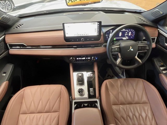 アウトランダーPHEV 2.4 P エグゼクティブ パッケージ 4WD