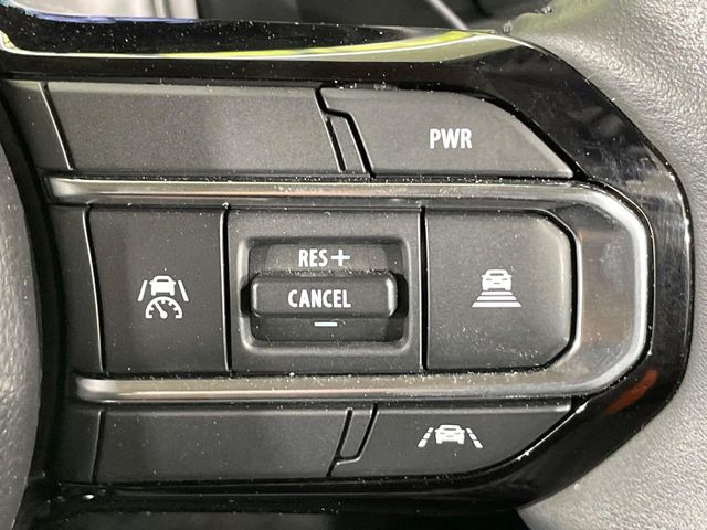【アダプティブクルーズコントロール】高速道路での長距離走行が楽に!!自動で速度を保つクルーズコントロールが、衝突軽減システムと連携し、前方の車両を感知して車間を保つように速度調節してくれます!!