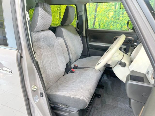 運転席シート廻りは使用感も少なく、良好な状態となっています。丁寧に使われていたことがよくわかりますね。
